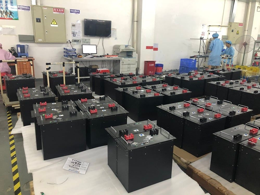Pinsheng CE approuvé 48V 10KWH 20KWH 30KWH 40KWH batterie d'onduleur solaire 51.2V batterie de stockage d'énergie LiFePO4 empilable