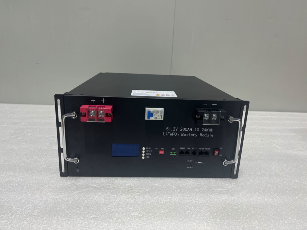 Haute efficacité 100Ah 200Ah Armoire à batterie 48v Batterie batterie solaire Serveur rack stockage d'énergie