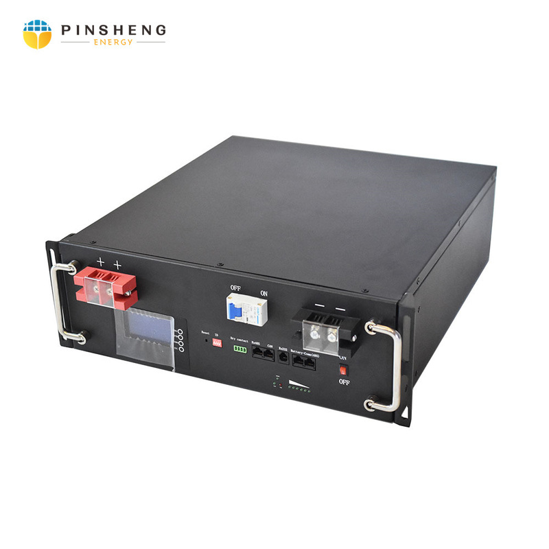 PINSHENG 48V 100AH LiFePO4 batterie au lithium avec protection IP54 IP64 IP65 pour les systèmes de stockage d'énergie solaire et à domicile