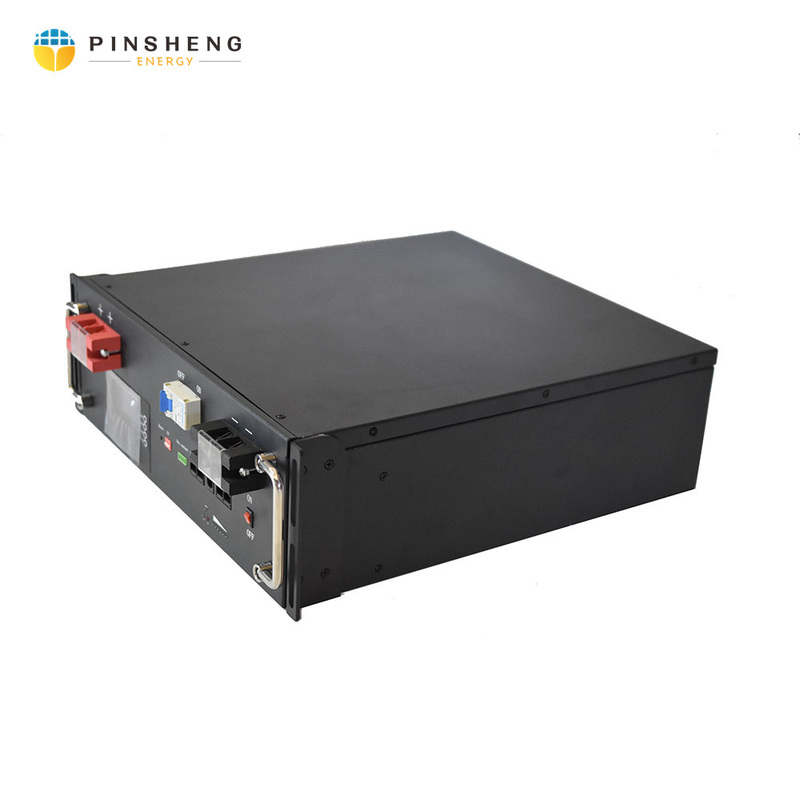 PINSHENG 48V 100AH LiFePO4 batterie au lithium avec protection IP54 IP64 IP65 pour les systèmes de stockage d'énergie solaire et à domicile