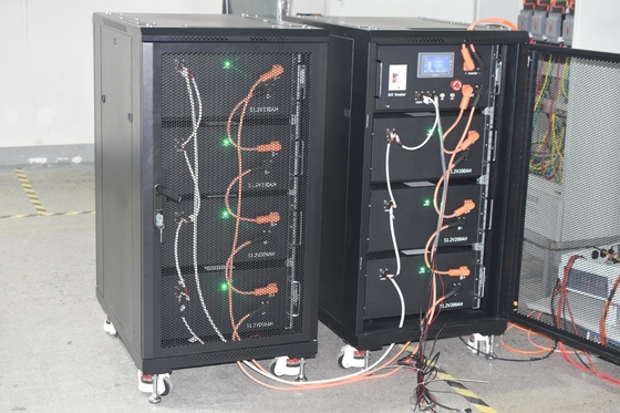 Armoires de stockage de batteries ESS de grande taille avec écran LED